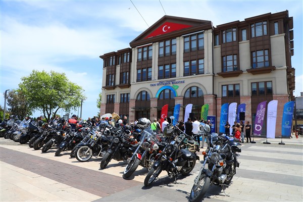 Motosiklet tutkunları bir araya geldi
