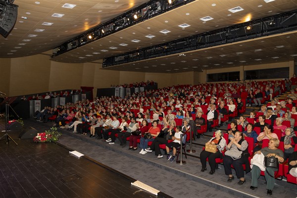 Büyükşehirin emekli evi üyeleri sanatla buluştu