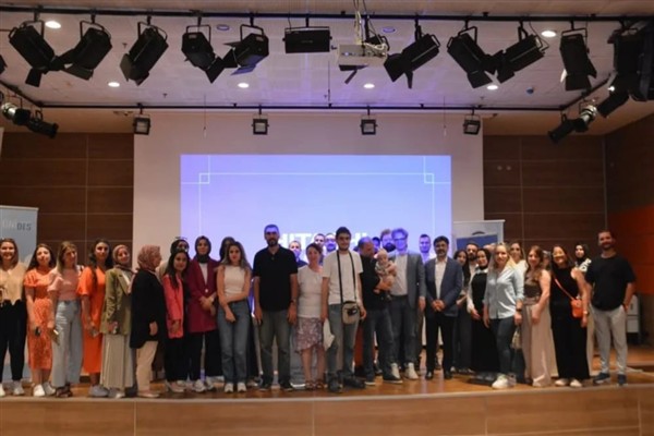 Dicle Üniversitesi’nde “Felsefe ve Politika: Mağaranın Dışında Kirpi Olmak” konferansı