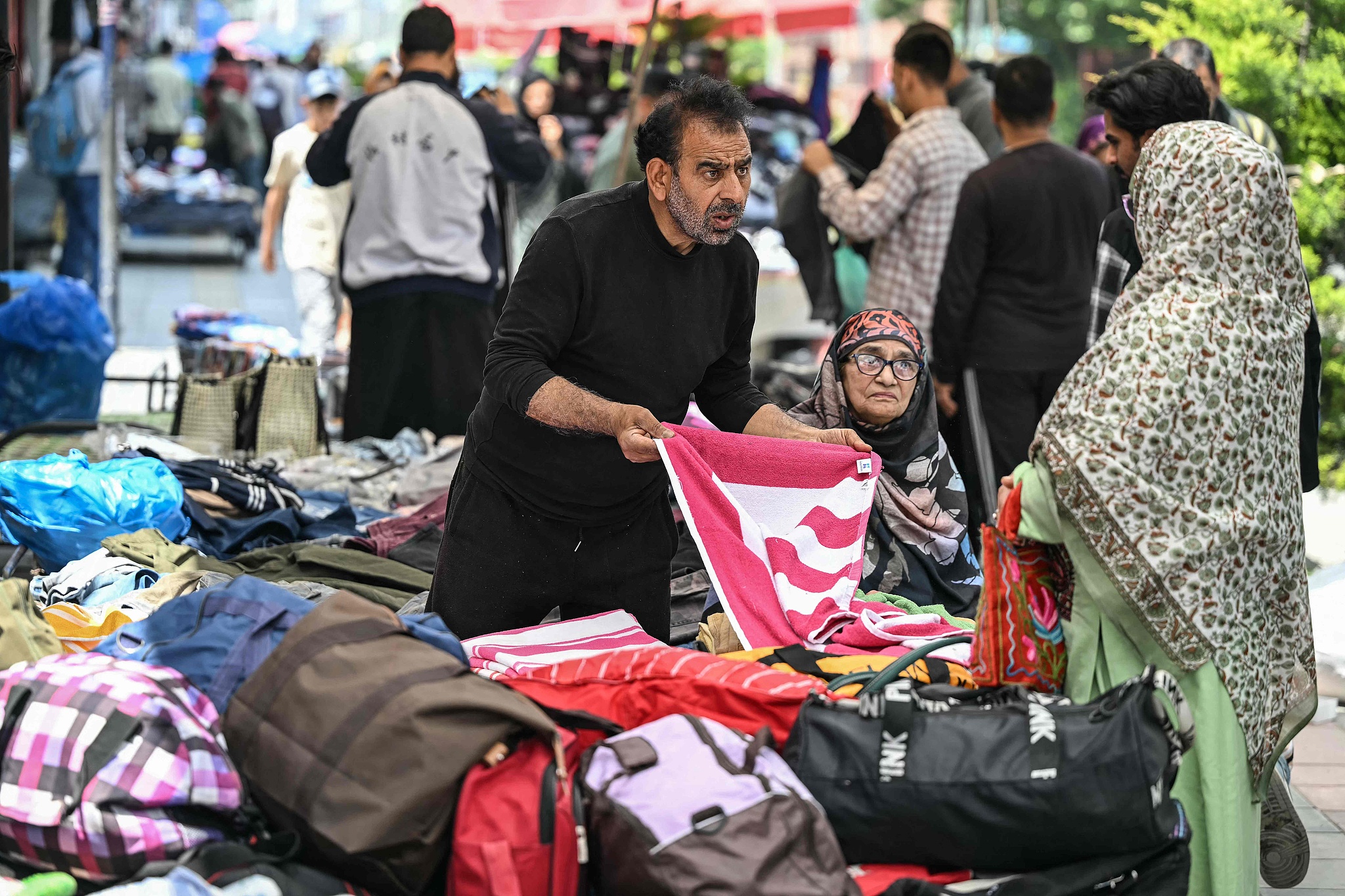 CGTN anketi: Çin ile ticaret ABD ile ticaretten daha faydalı
