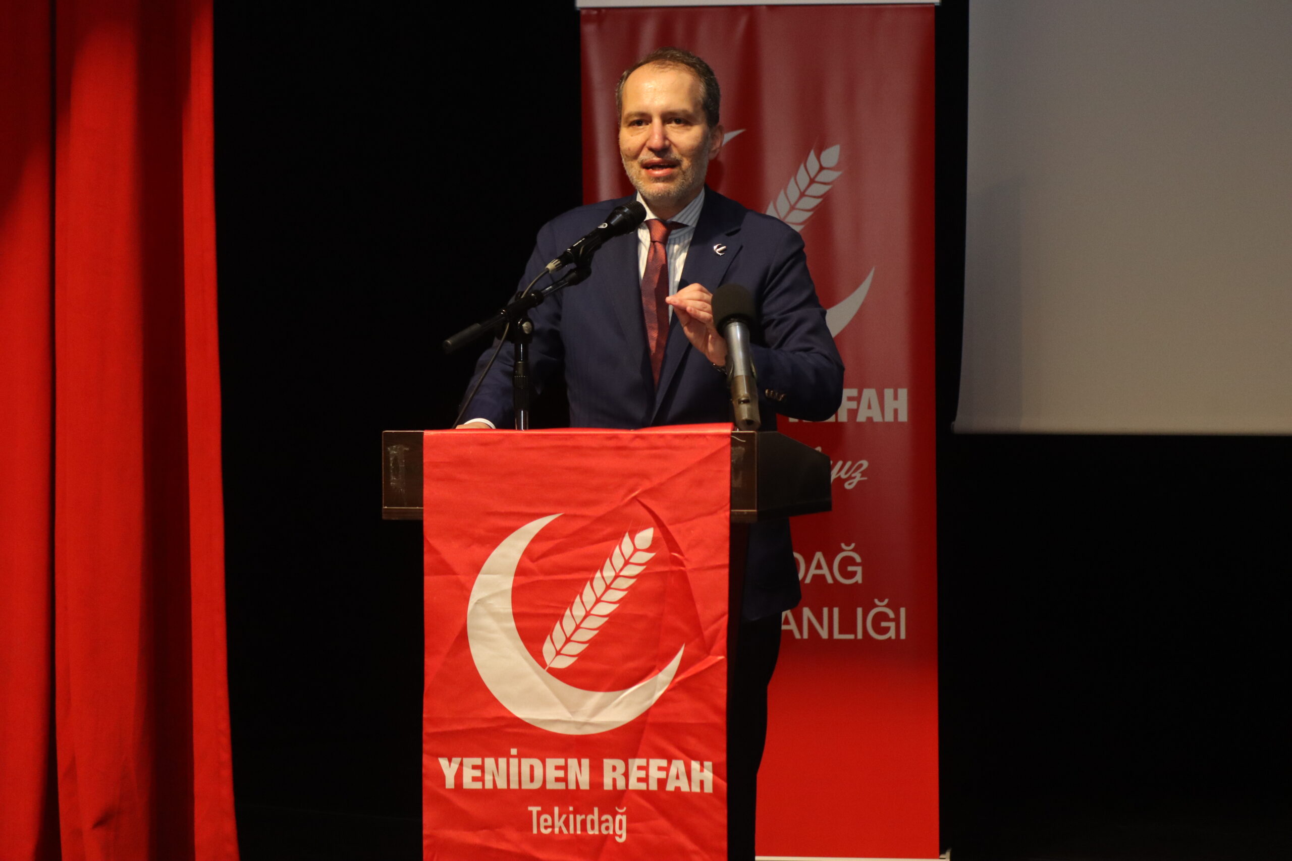 Erbakan: Parayı millete değil faize, israfa ve imtiyazlı canavarlara aktarıyorlar