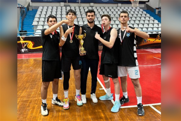 Çayırova’nın genç basketbolcuları il şampiyonu oldu