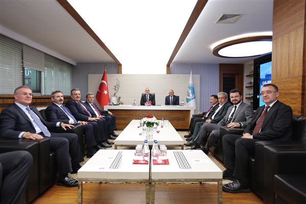 Çalışma ve Sosyal Güvenlik Bakanı Işıkhan’dan Başkan Büyükkılıç’a ziyaret