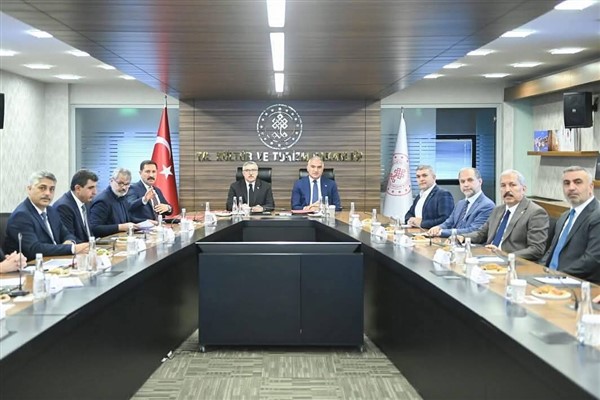 Hatay heyetinden Bakan Ersoy’a ziyaret