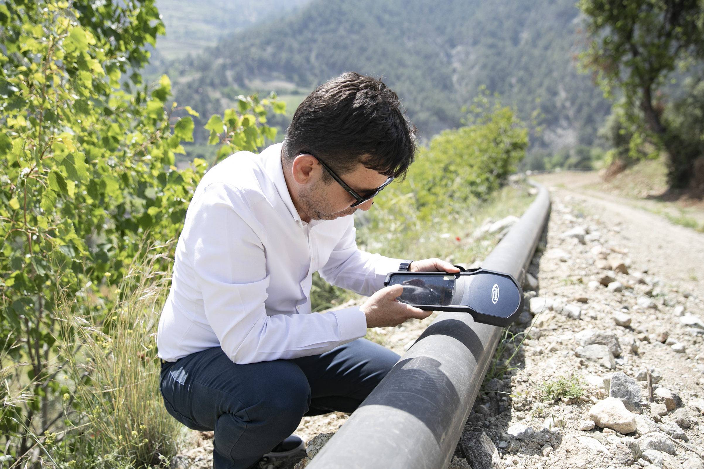 Mersin Büyükşehir Belediyesi’nden Fakılı Mahallesi’ne sulama borusu desteği