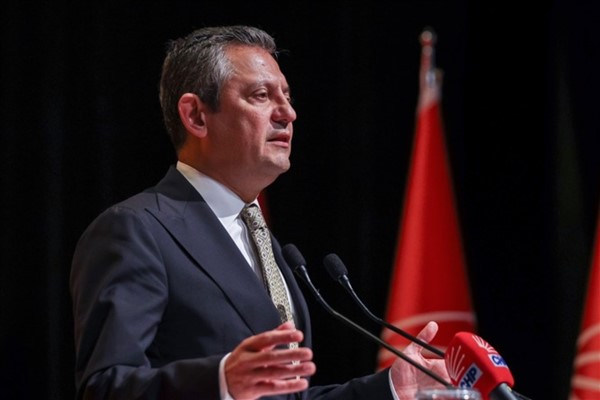 CHP Genel Başkanı Özel, Anıtkabir’e düzenlenen Gençlik Yürüyüşü’ne katıldı