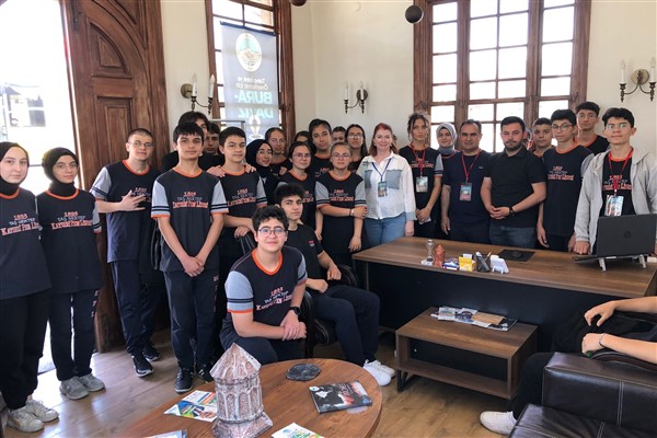 Kayseri Büyükşehir, Fen Lisesi öğrencilerini Tarihi Saat Kulesi’nde ağırladı