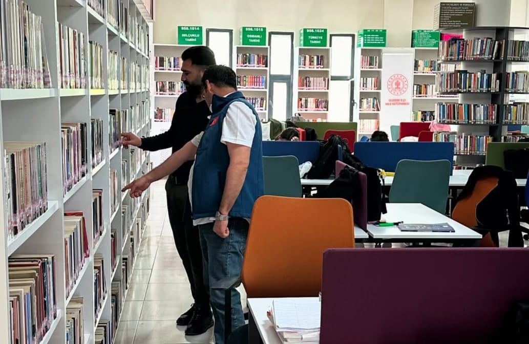 Şırnak İl Kültür Müdürü Baz’dan kütüphaneye ziyaret