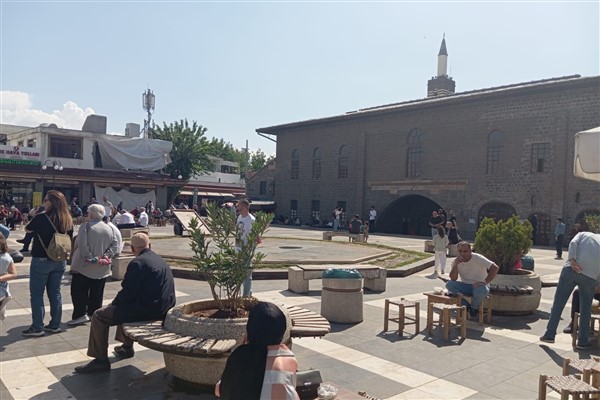 Diyarbakır’da PKK’nın fesih kararına tepkiler