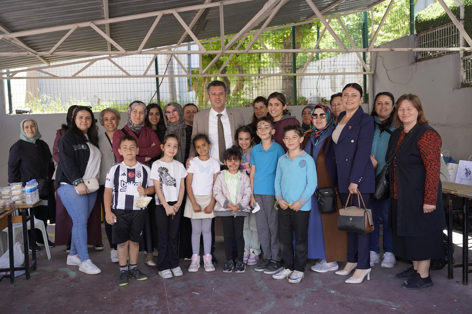 Başkan Sarıkurt, Vehbi Günaştı İlkokulu bahar kermesine katıldı