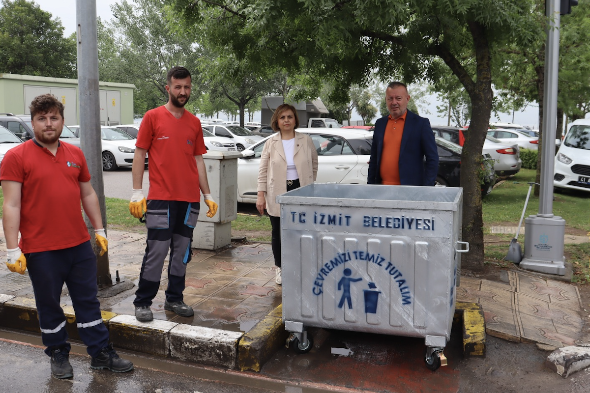 İzmit Belediyesi’nden çevre temizliği çalışmaları sürüyor