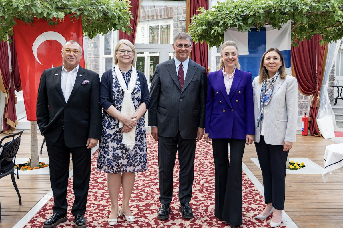 Başkan Tugay: İzmir asla kapalı kutu olmaması gereken bir şehir