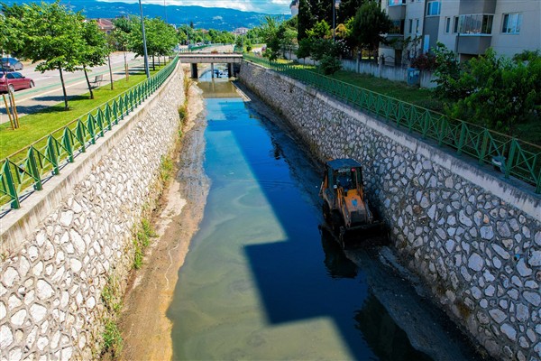 Bursa Büyükşehir Belediyesi’nden çevre temizliği