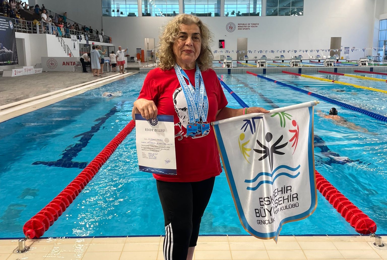 Master yüzücü Kezban Yeşer’den rekor skor