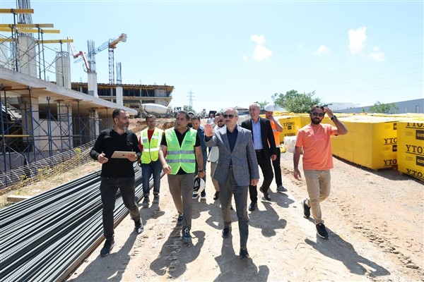 Başkan Çiftçi, Çayırova Spor Lisesi inşaatını inceledi