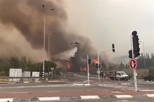 Kudüs’ün dışında çıkan orman yangınları tahliyeleri ve yol kapatmalarına neden oldu