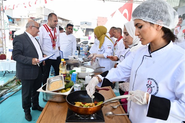 Osmaniye Lezzet Festivali’nde üniversite öğrencileri hünerlerini yarıştırdı