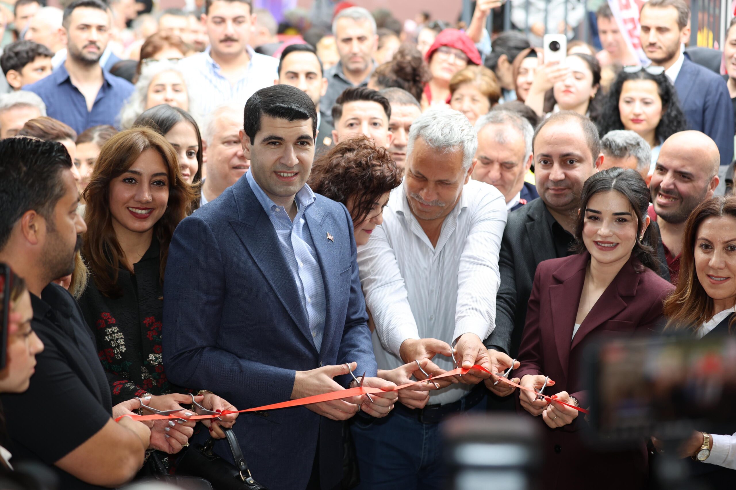Komşu Kafe, Kadın Etkinlik Merkezi ve Çocuk Parkı hizmete açıldı