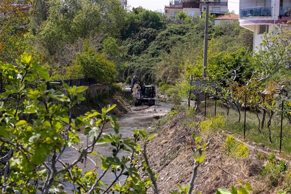 İzmir’de Körfezle buluşan derelerde temizlik harekatı