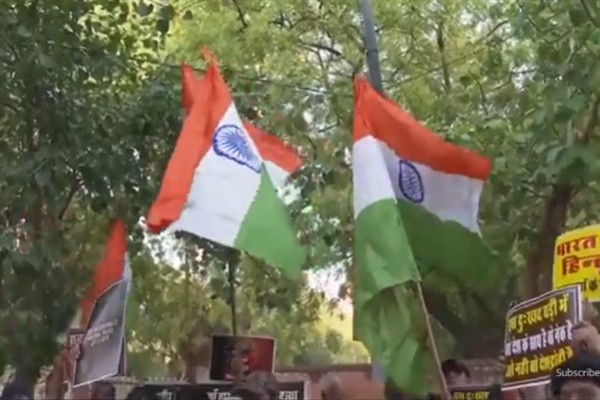 Hindistan, Pakistan hedeflerine saldırdı: Bir çok ölü var