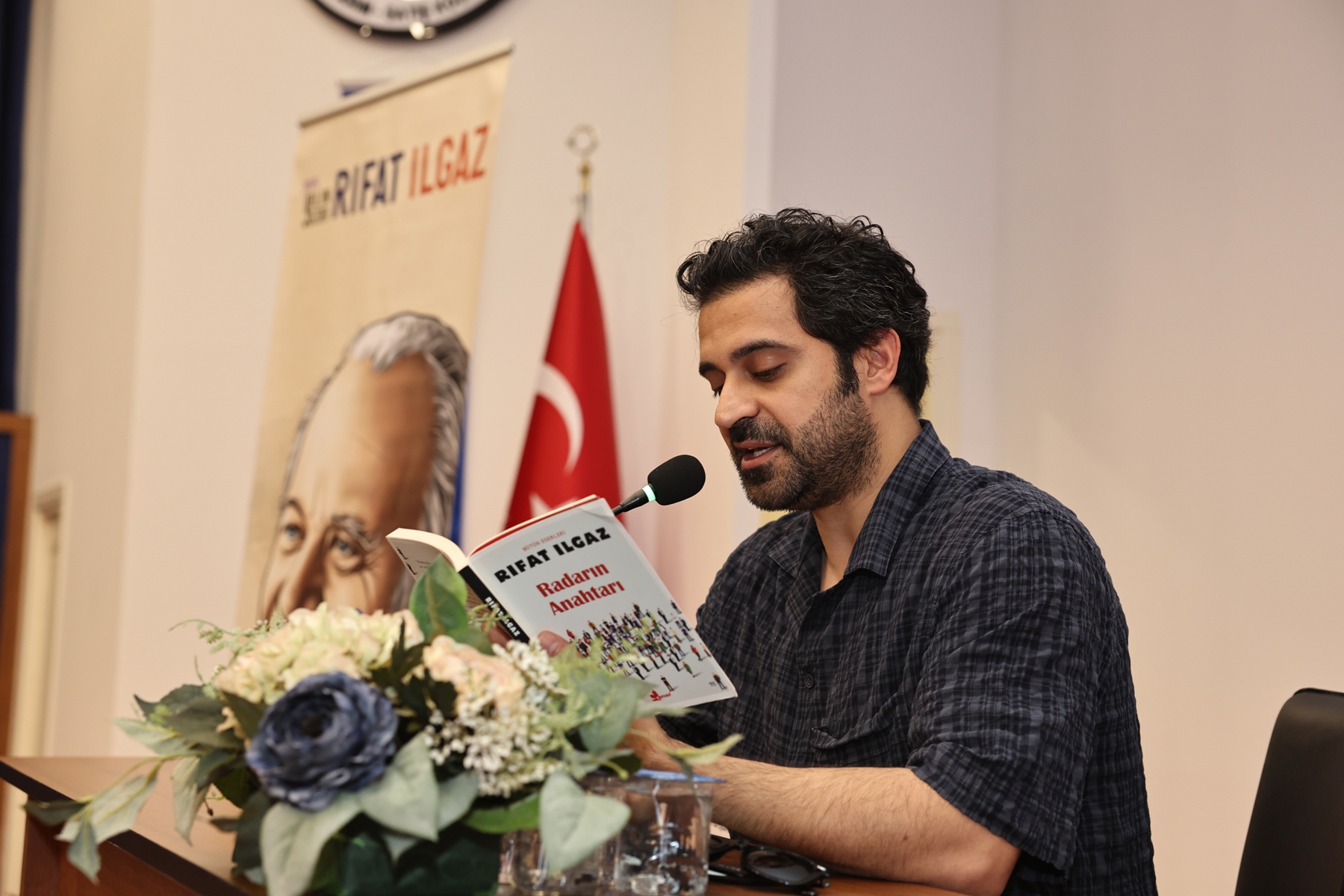 Oyuncu Uğur Uzunel, Marmarabirlik işçileriyle Rıfat Ilgaz’ı konuştu