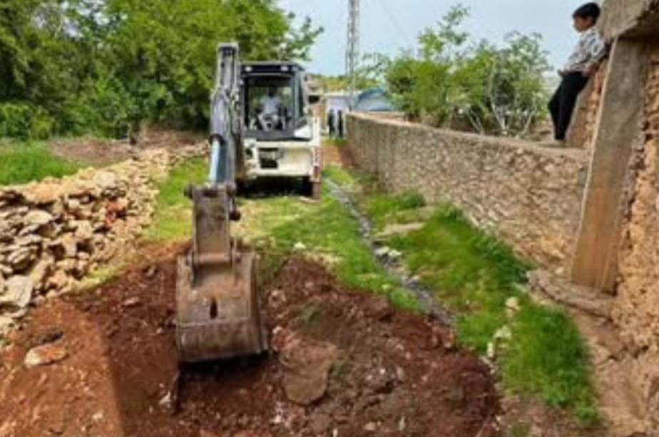 Eğil Belediyesi, Selman Mahallesi’nde kanalizasyon hattı çalışmalarına başladı