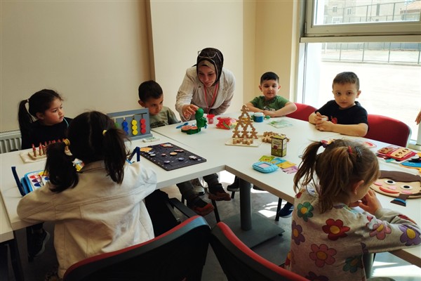 Sandıklı’da “Duyularla Keşfet: Oyunla Öğrenme Atölyesi” gerçekleştirildi