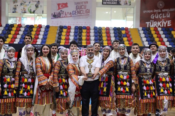 Karaman Yurtlig Halk Oyunları ekibi ödül kazandı
