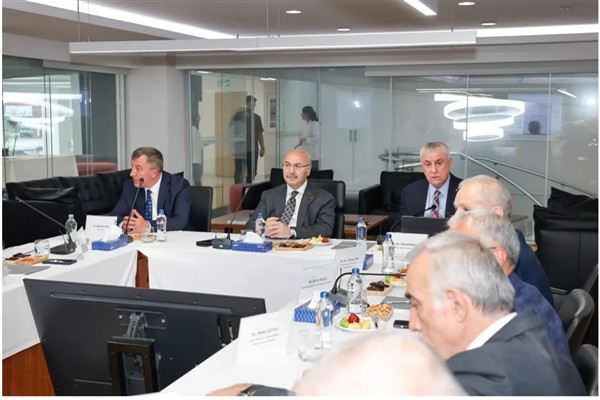 Adana Valisi Köşger, Olağan İl İstihdam ve Mesleki Eğitim Kurulu Toplantısı’na katıldı