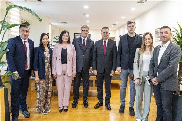 Başkan Tugay, Larissa Belediye Başkanı ile bir araya geldi