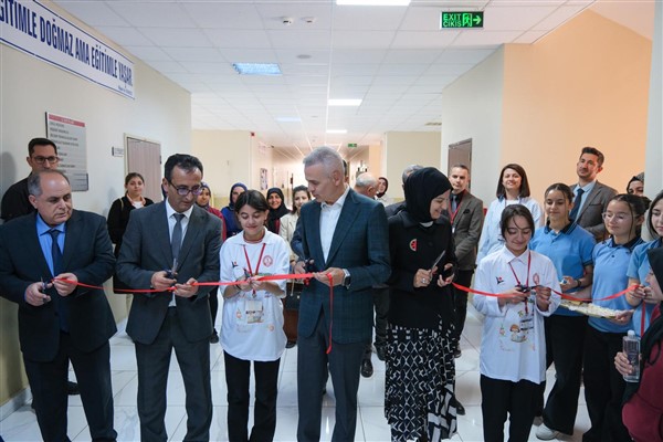 Vali Çiçekli, TÜBİTAK 4006 Bilim Fuarı’nın açılışına katıldı