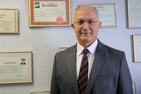 Ünal, yaşam boyu bağışıklamanın önemine dikkat çekti