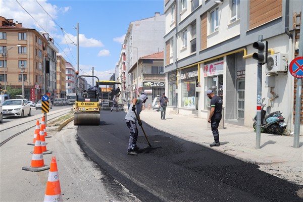 Eskişehir’de asfalt bakım ve onarım çalışmaları sürüyor