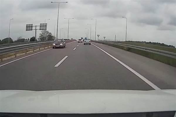 Sakarya’da ters istikamette araç kullanan sürücüye ceza