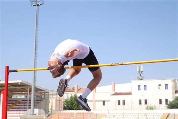 Karamanlı atlet Arıkan, Atletizm Milli Takımına davet edildi