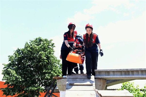 Osmangazi Belediyesi’nden öğrencilere arama kurtarma eğitimi
