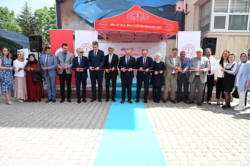 Vali Yavuz, Hayat Boyu Öğrenme Haftası etkinliklerine katıldı