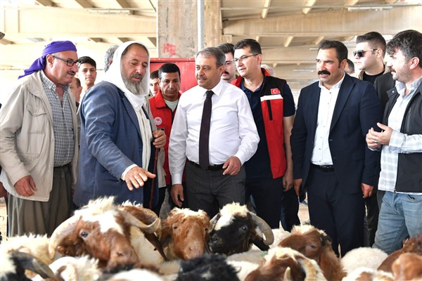 Vali Şıldak: Bayramların en güzel yanı bütünleştirici ruhudur