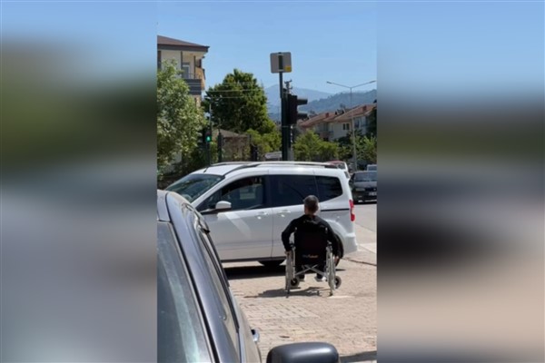 İnegöl’de engelli bireylerin trafikte yaşadığı zorluklara dikkat çekildi