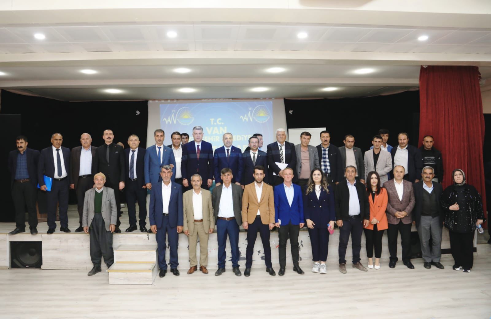 Van Büyükşehir Belediyesi, mahalle muhtarlarıyla buluştu