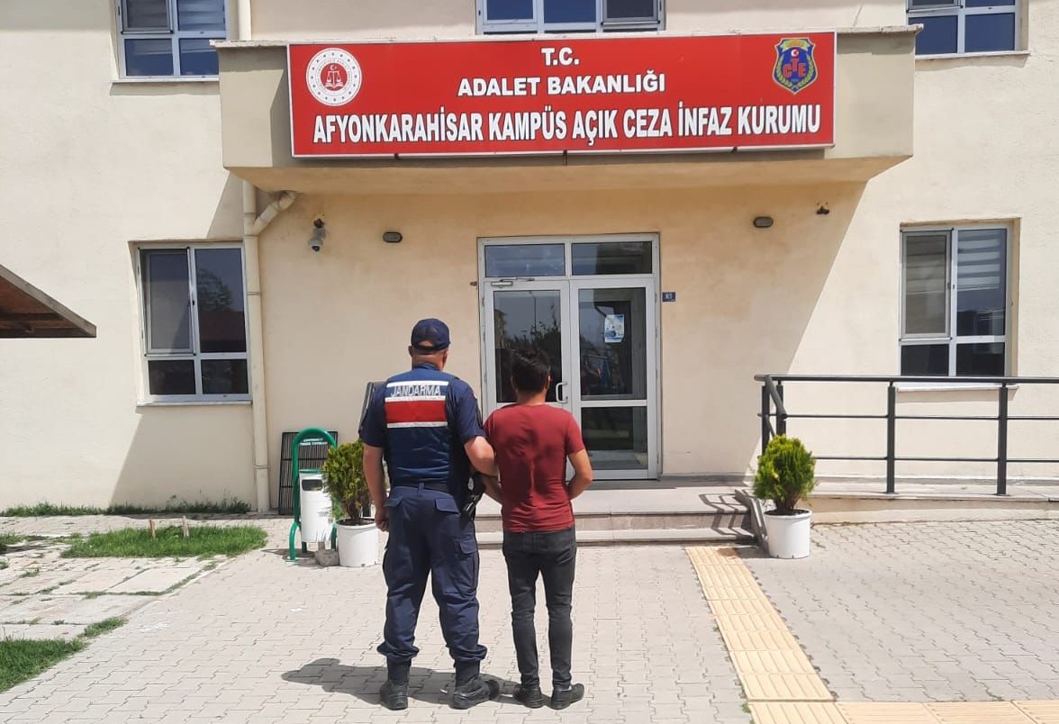 Afyonkarahisar İl Jandarma Komutanlığı tarafından aranan şahıslar yakalandı