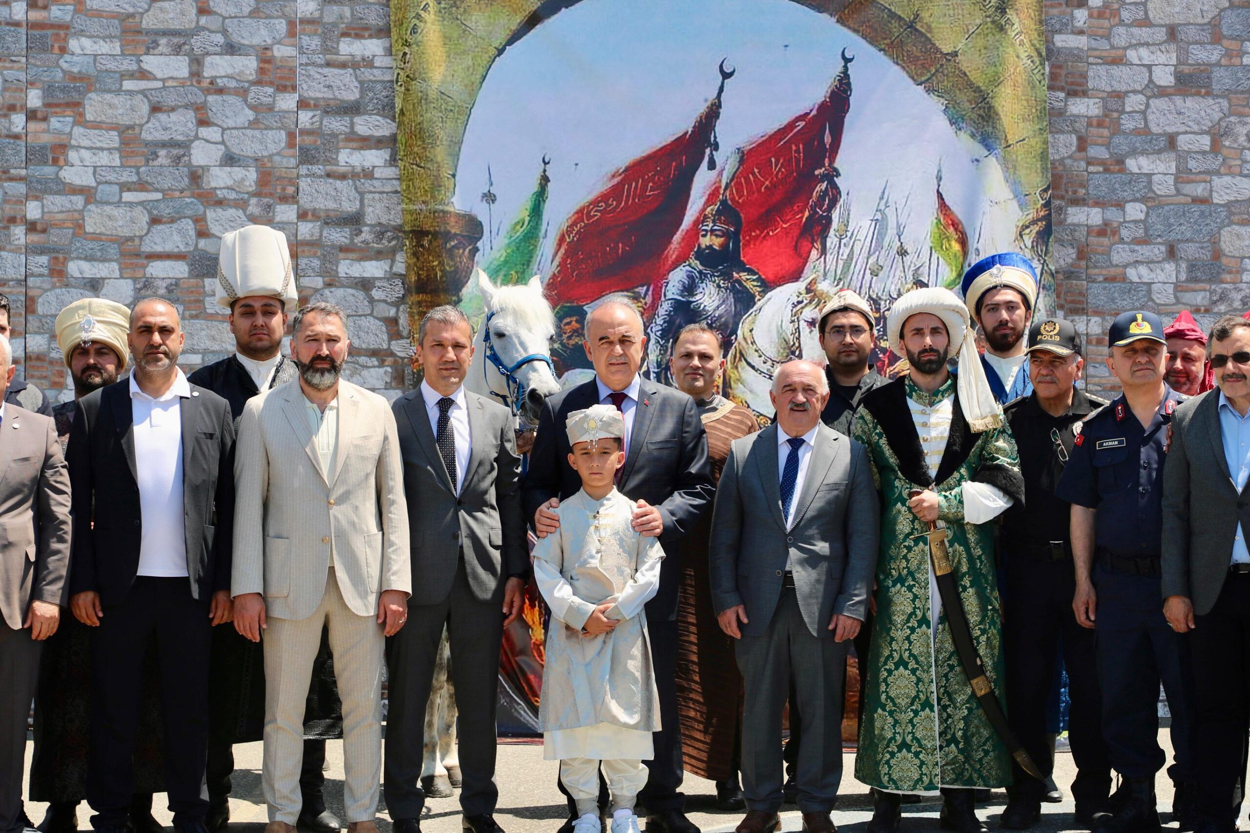 Vali Erol, İstanbul’un Fethinin 572. yıl dönümü nedeniyle düzenlenen programa katıldı