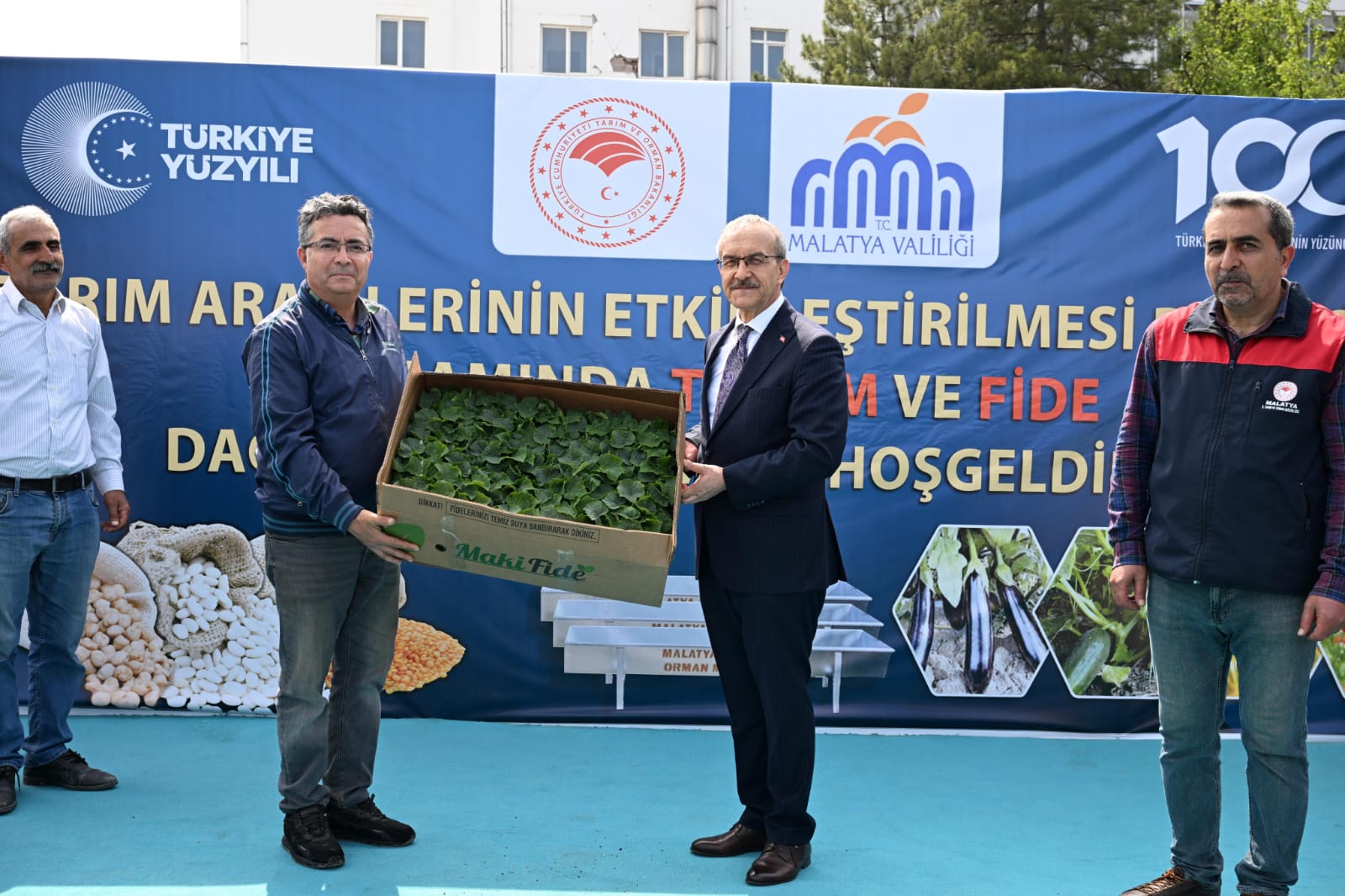 Vali Yavuz, Tohum, Fide ve Ekipman Dağıtım Törenine katıldı