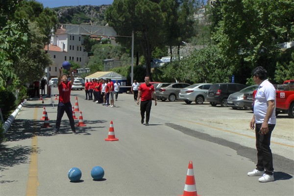 İtfaiyecilere kondisyon için spor parkuru testi