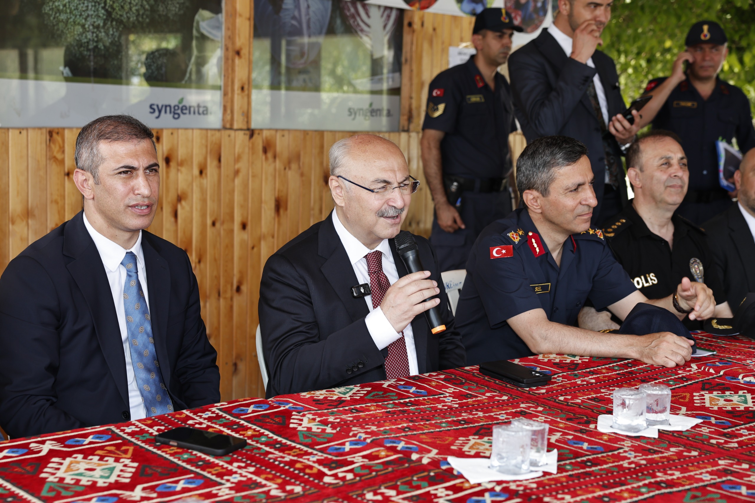 Vali Köşger, Misis’te incelemelerde bulundu