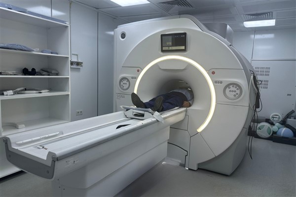Batman Eğitim ve Araştırma Hastanesi’nde yapay zeka destekli MR dönemi