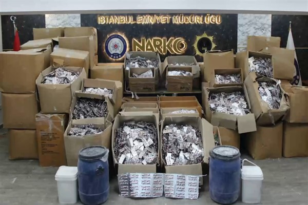 İstanbul’da 15 ton bonzai üretilebilecek ham madde ele geçirdi