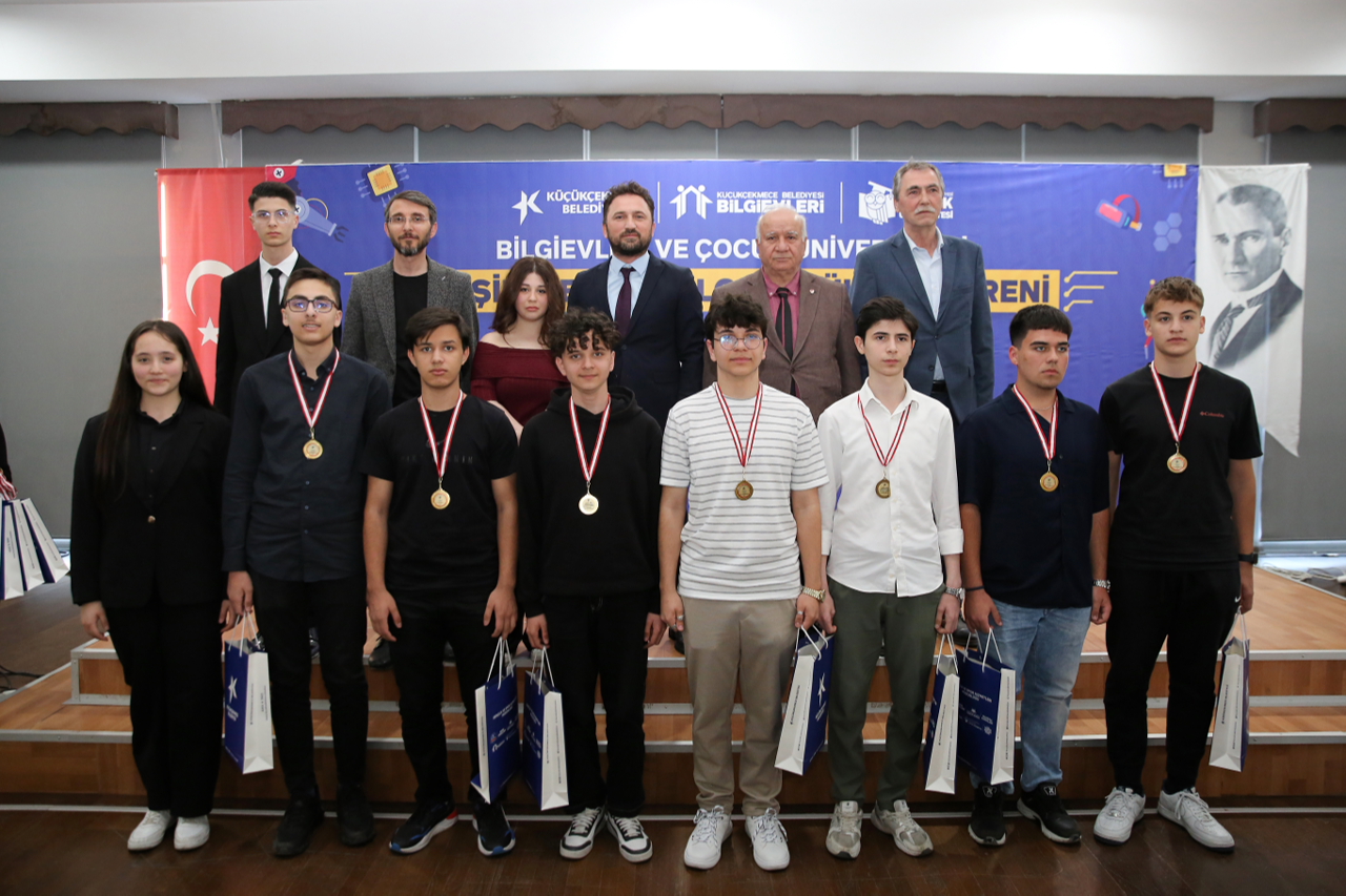 Küçükçekmece’de Bilişim ve Teknoloji Ödül Töreni düzenlendi