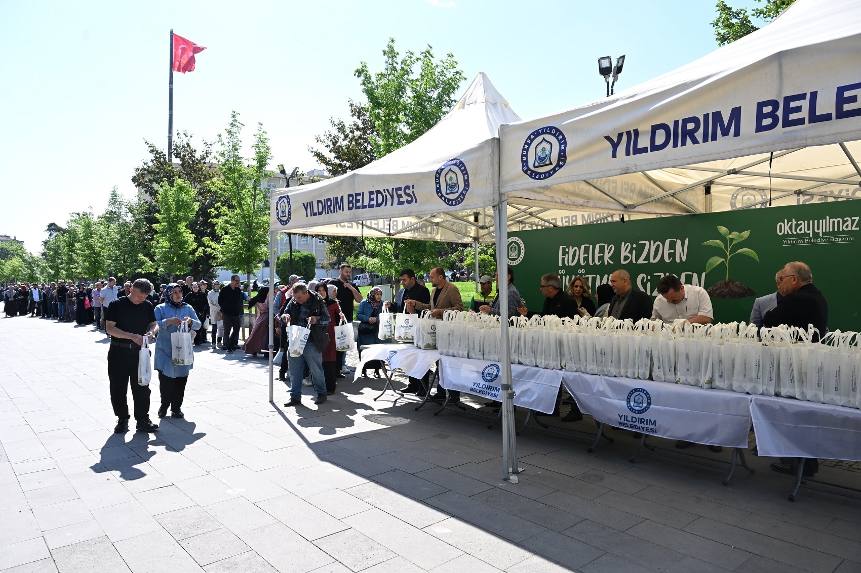 Yıldırım Belediyesi’nden fide desteği