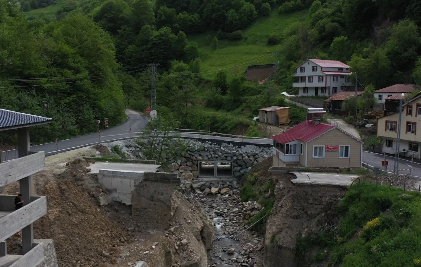 Hamsiköy’e alternatif köprü yapıldı
